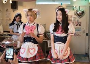 メイドカフェの伊澤彩織