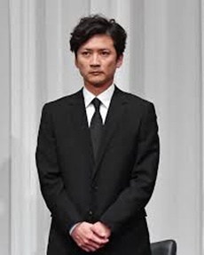 くろい服の国分太一