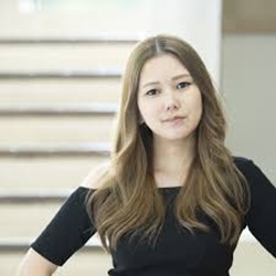 金原ひとみ