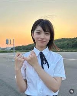 MVの當真あみ