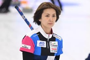 ブラシを持つ吉村紗也香