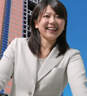 自転車に乗る小川あきら