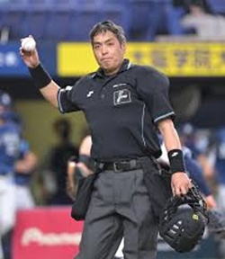 白井球審