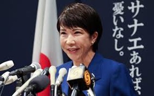 笑顔の高市早苗