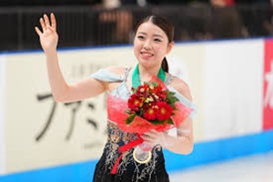 花束を持つ紀平梨花