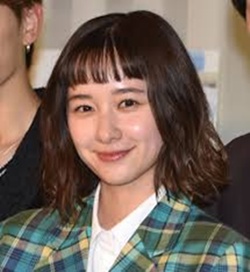 オン眉の堀田真由