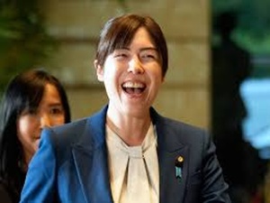 笑顔の小野田紀美