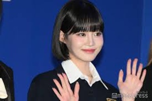 黒髪のかわいい栞月