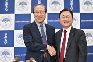 握手する北川進