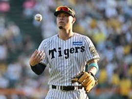 守備の佐藤輝明