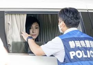 広末涼子と警察官