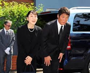 挨拶をする一茂