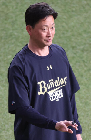 ニジイロクワガタと監督